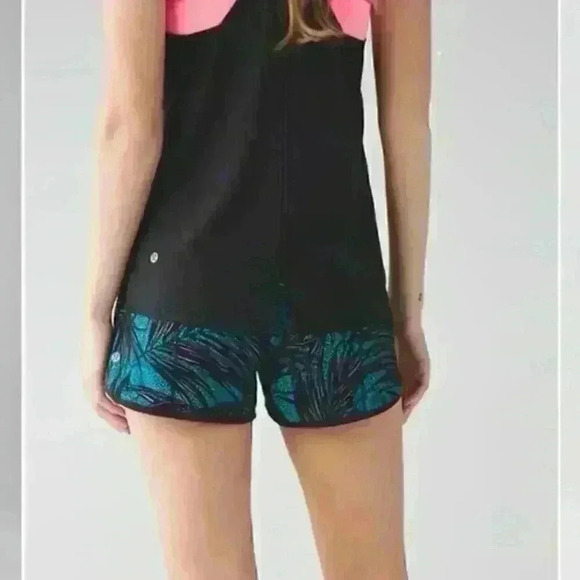 Lululemon Speed Short Palm Lace Tofino Teal Multi / Black
Size 8 - Picture 14 of 14